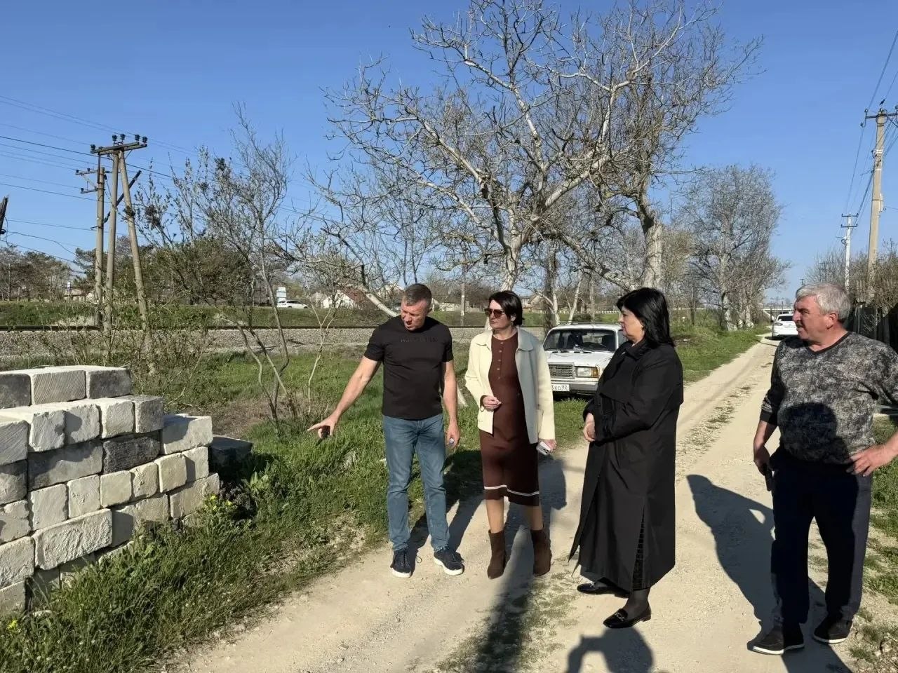 Сотрудниками администрации района, совместно с представителями РЖД, проведен мониторинг санитарной очистки частных и общественных территорий, примыкающих к железной дороге в Бахчисарайском районе