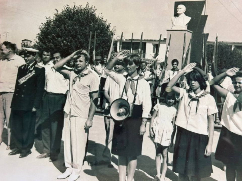 ��������� �����: � ���� ���� � 6 �� 12 ������ � ����� ������ ������� �������� ������ �������, ������������ � 65-����� ������� ����� �������� � ������