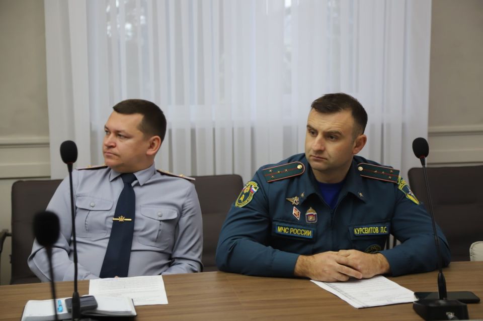 В администрации Бахчисарайского района состоялось плановое заседание комиссии по делам несовершеннолетних и защите их прав В администрации Бахчисарайского района состоялось плановое заседание комиссии по делам несовершеннолетних и защите их прав