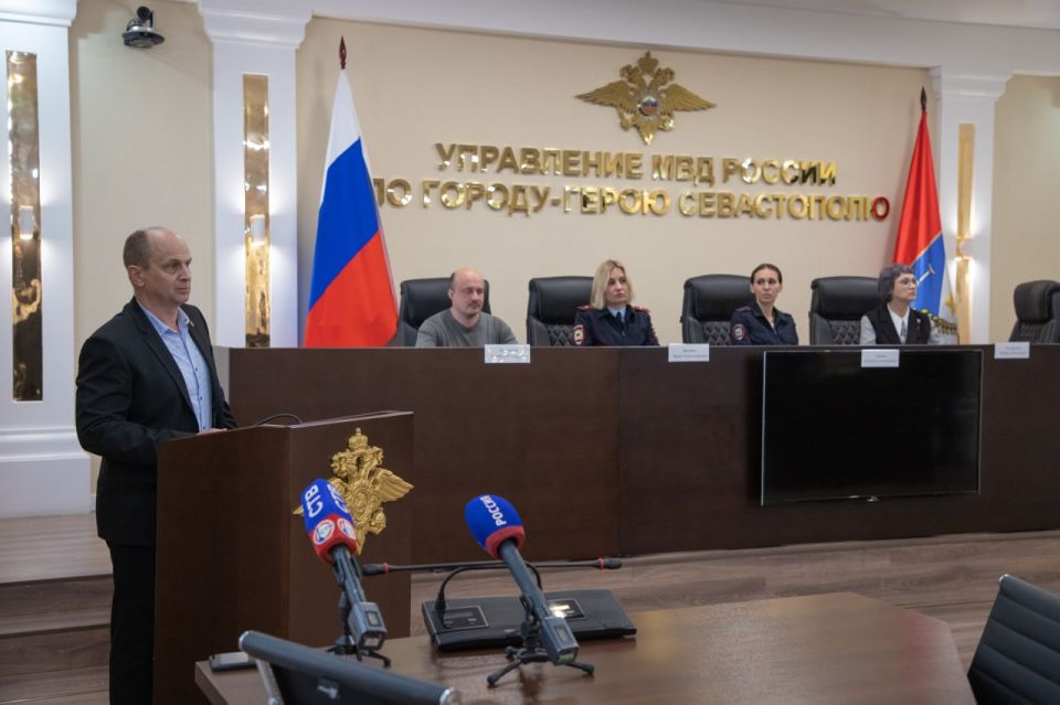В УМВД России по г.Севастополю прошла пресс-конференция, посвящённая оперативно-профилактической операции «Чистое поколение-2026», в рамках которого спикеры подробно рассказали о ее целях и задачах представителям... В УМВД России по г.Севастополю прошла пресс-конференция, посвящённая оперативно-профилактической операции «Чистое поколение-2026», в рамках которого спикеры подробно рассказали о ее целях и задачах представителям...