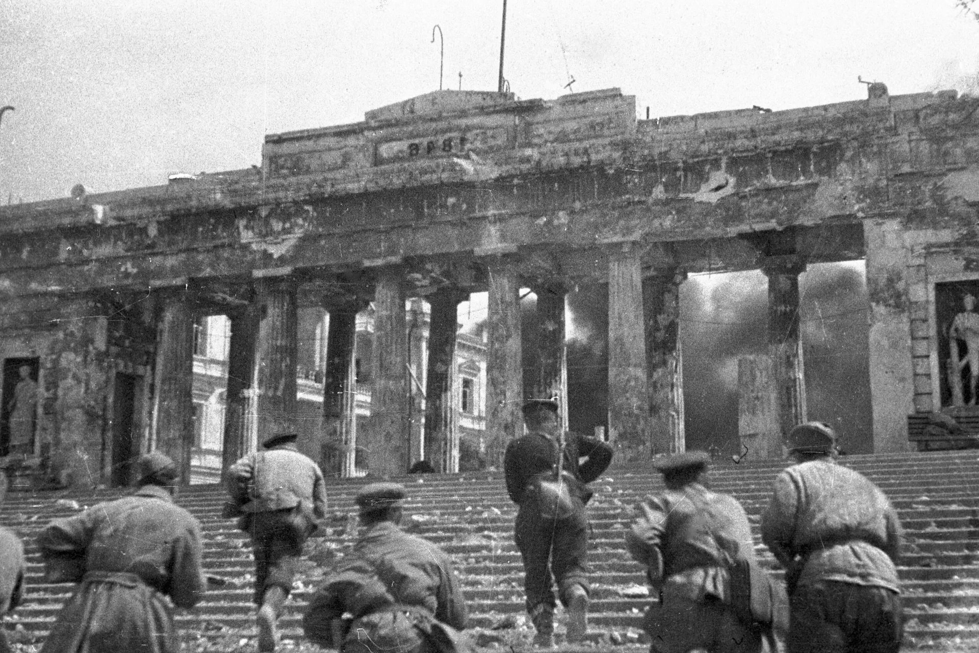 Владимир Константинов: 8 апреля 1944 года началась Крымская стратегическая наступательная операция, в результате которой советские войска положили конец растянувшемуся на долгие два с половиной года геноциду крымчан Владимир Константинов: 8 апреля 1944 года началась Крымская стратегическая наступательная операция, в результате которой советские войска положили конец растянувшемуся на долгие два с половиной года геноциду крымчан