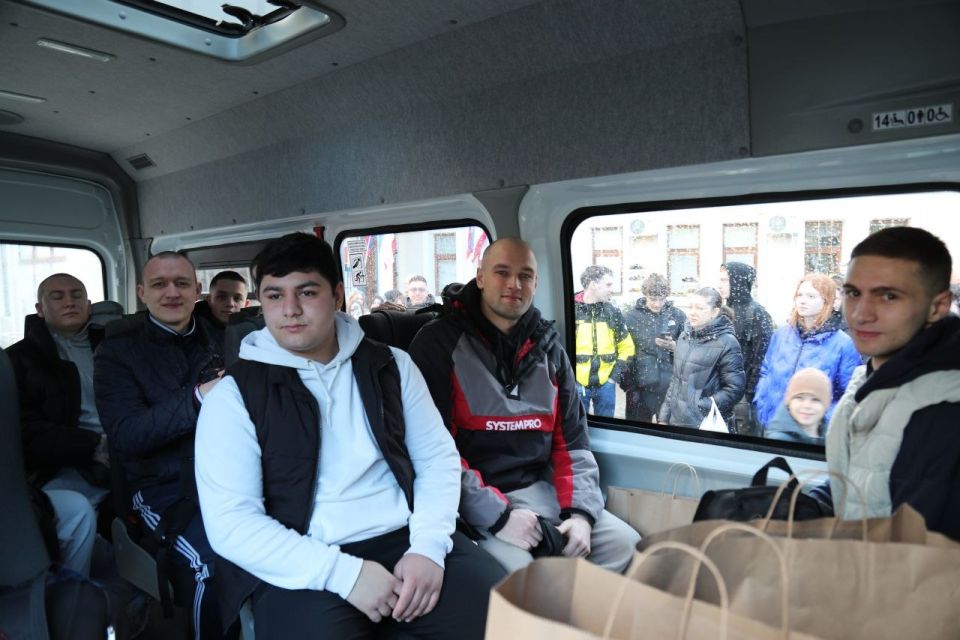 Галина Огнёва: Сегодня мы стали свидетелями трогательного события: 10 молодых людей, полных патриотизма и решимости, отправились для прохождения срочной военной службы в ряды Вооружённых Сил Российской Федерации Галина Огнёва: Сегодня мы стали свидетелями трогательного события: 10 молодых людей, полных патриотизма и решимости, отправились для прохождения срочной военной службы в ряды Вооружённых Сил Российской Федерации