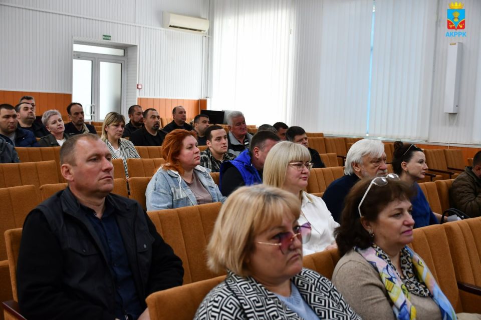 Василий Грабован: Сегодня в администрации Красногвардейского района и.о. прокурора Республики Крым Дмитрий Егоров и Уполномоченный по защите прав предпринимателей в Республике Крым Светлана Лужецкая провели выездную... Василий Грабован: Сегодня в администрации Красногвардейского района и.о. прокурора Республики Крым Дмитрий Егоров и Уполномоченный по защите прав предпринимателей в Республике Крым Светлана Лужецкая провели выездную...