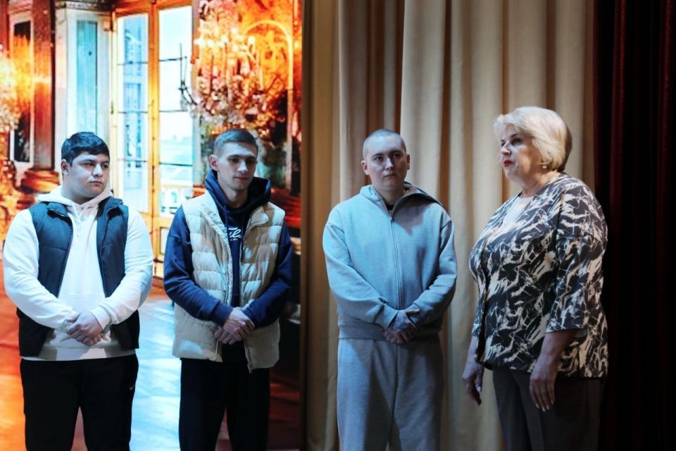 Галина Огнёва: Сегодня мы стали свидетелями трогательного события: 10 молодых людей, полных патриотизма и решимости, отправились для прохождения срочной военной службы в ряды Вооружённых Сил Российской Федерации Галина Огнёва: Сегодня мы стали свидетелями трогательного события: 10 молодых людей, полных патриотизма и решимости, отправились для прохождения срочной военной службы в ряды Вооружённых Сил Российской Федерации