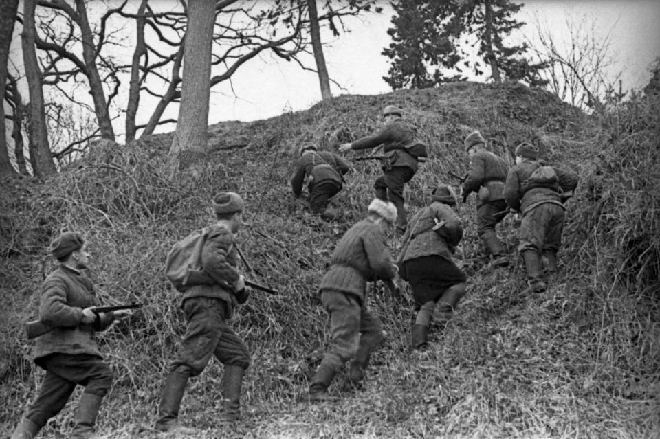 8 апреля 1944 года началась Крымская операция 8 апреля 1944 года началась Крымская операция