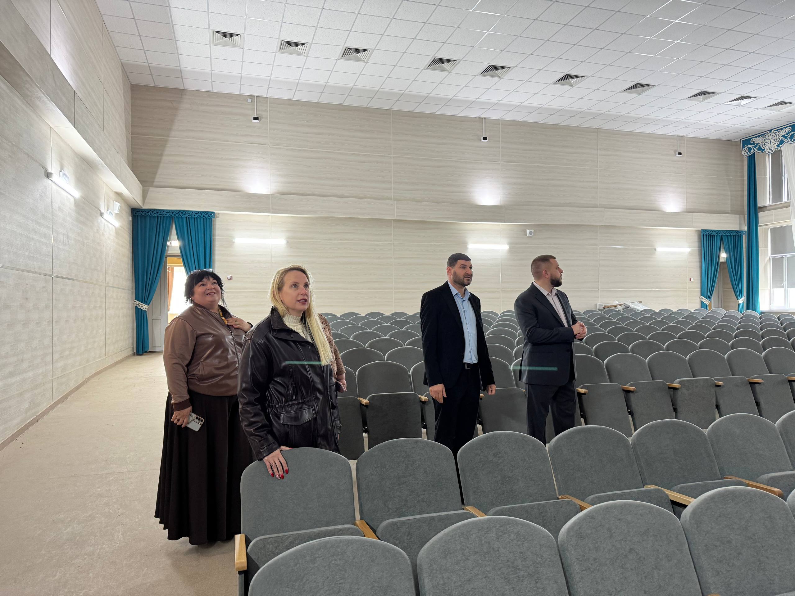 Кирилл Чебышев: Также в рамках рабочего выезда в село Грушевка посетил важный для жителей объект — сельский клуб, который был полностью восстановлен в рамках капитального ремонта Кирилл Чебышев: Также в рамках рабочего выезда в село Грушевка посетил важный для жителей объект — сельский клуб, который был полностью восстановлен в рамках капитального ремонта