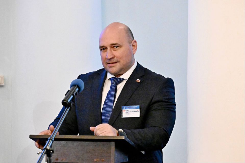 Владимир Немцев: Поприветствовал участников научно-практической конференции Межведомственного экспертного совета по безопасности морских подводных трубопроводов и объектов «Безопасность подводной и портовой инфраструктуры —... Владимир Немцев: Поприветствовал участников научно-практической конференции Межведомственного экспертного совета по безопасности морских подводных трубопроводов и объектов «Безопасность подводной и портовой инфраструктуры —...