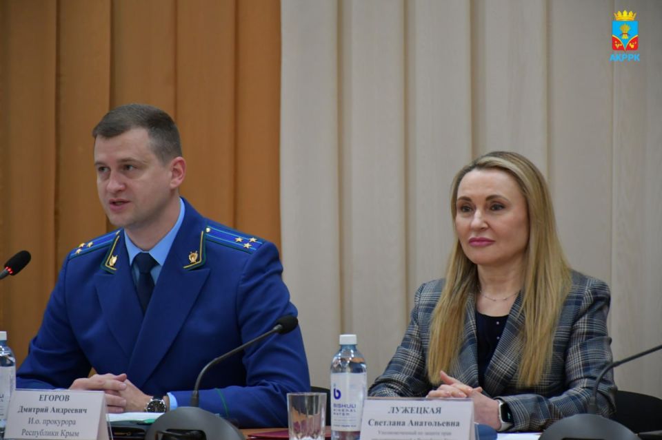 Василий Грабован: Сегодня в администрации Красногвардейского района и.о. прокурора Республики Крым Дмитрий Егоров и Уполномоченный по защите прав предпринимателей в Республике Крым Светлана Лужецкая провели выездную... Василий Грабован: Сегодня в администрации Красногвардейского района и.о. прокурора Республики Крым Дмитрий Егоров и Уполномоченный по защите прав предпринимателей в Республике Крым Светлана Лужецкая провели выездную...