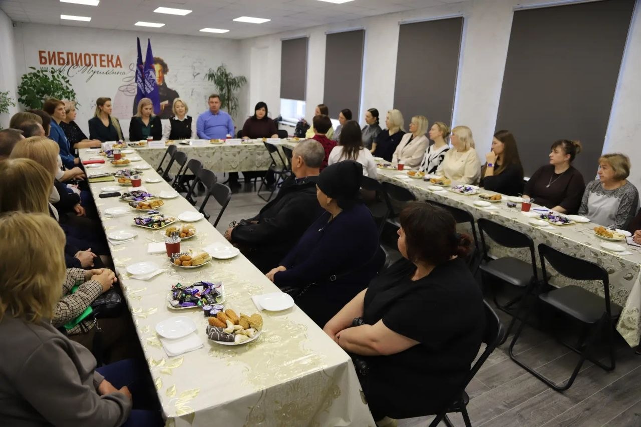 Ольга Урайкина: В центральной районной библиотеке им. А. С. Пушкина состоялась традиционная встреча с родственниками и жёнами участников специальной военной операции Ольга Урайкина: В центральной районной библиотеке им. А. С. Пушкина состоялась традиционная встреча с родственниками и жёнами участников специальной военной операции