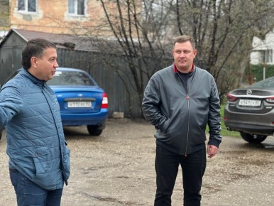 Юрий Нестеренко: С Главой администрации города Симферополь Михаилом Сергеевичем Афанасьевым, депутатом городского совета Андреем Витальевичем Сапрыкиным, руководителями структурных подразделений администрации провели рабочую...