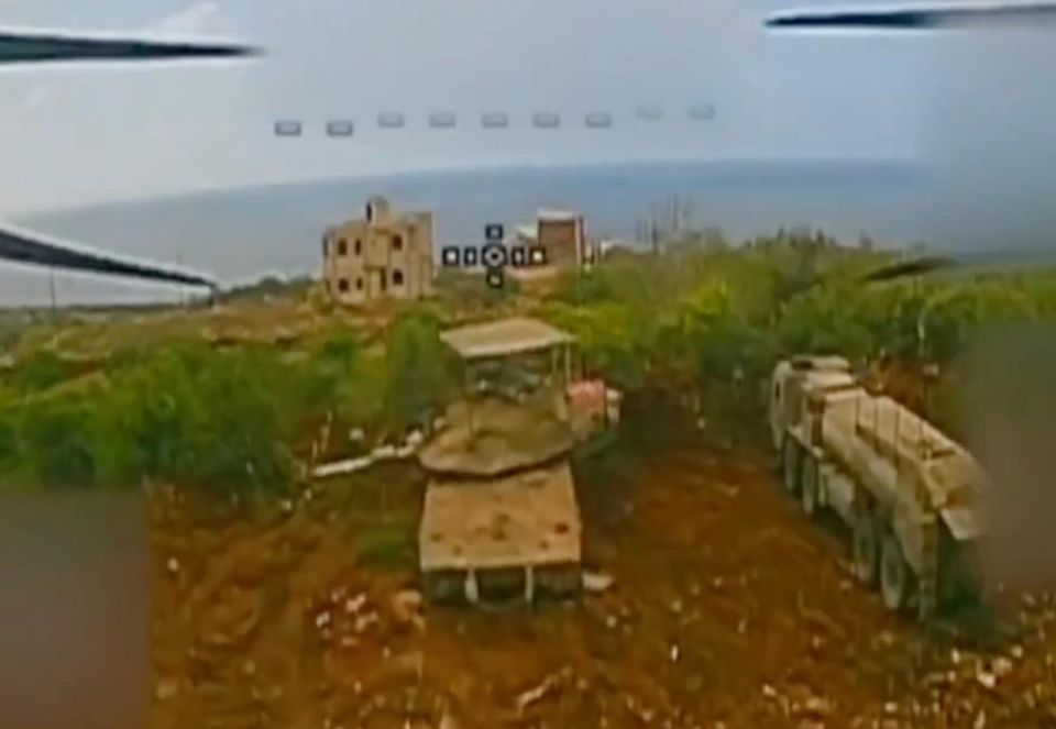 Израильтяне оснастили как минимум часть своей техники в Ливане противодроновыми «козырьками», однако они пока не работают Израильтяне оснастили как минимум часть своей техники в Ливане противодроновыми «козырьками», однако они пока не работают