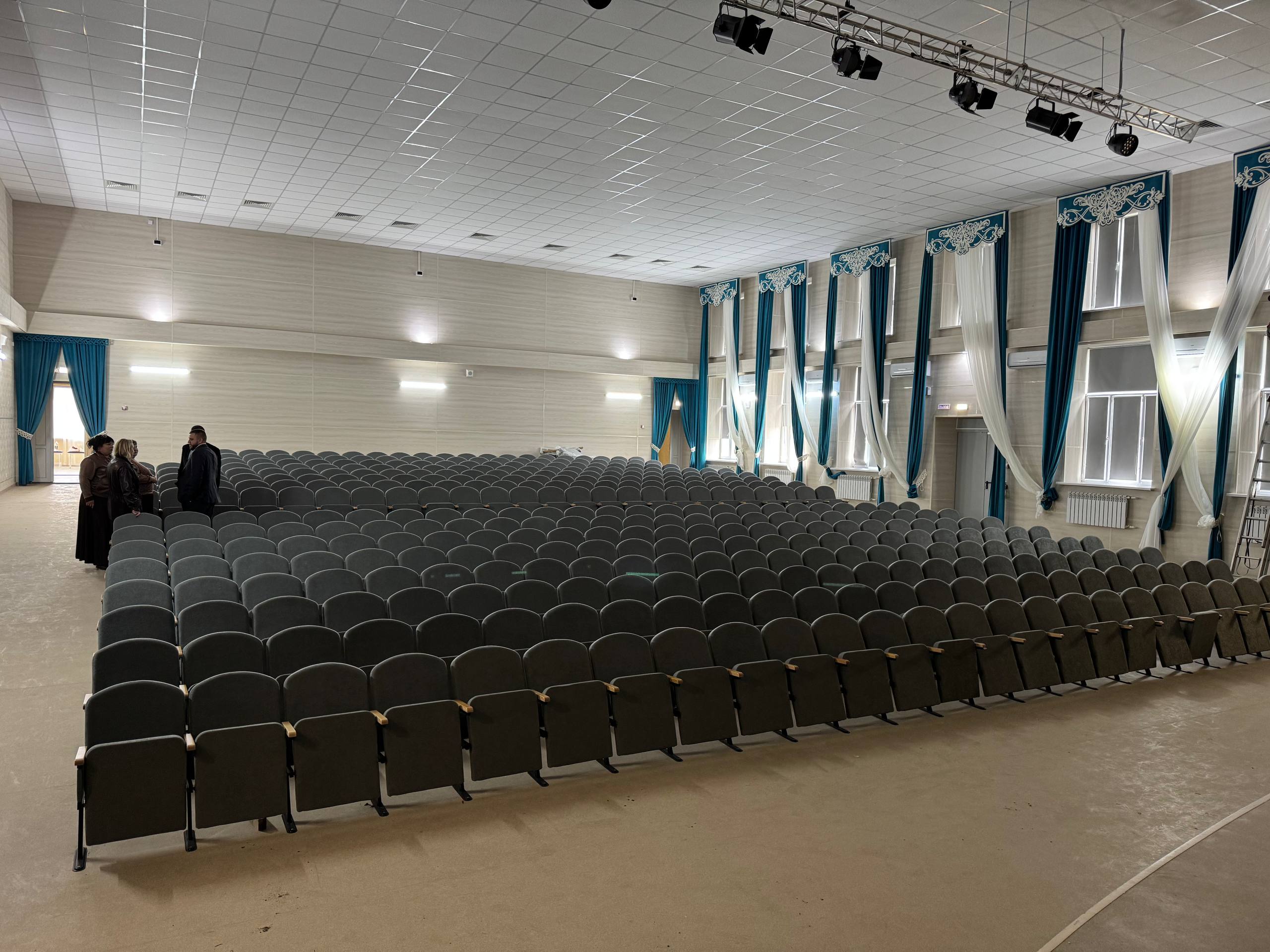 Кирилл Чебышев: Также в рамках рабочего выезда в село Грушевка посетил важный для жителей объект — сельский клуб, который был полностью восстановлен в рамках капитального ремонта Кирилл Чебышев: Также в рамках рабочего выезда в село Грушевка посетил важный для жителей объект — сельский клуб, который был полностью восстановлен в рамках капитального ремонта