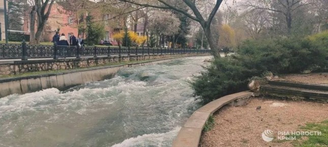 Невозможно налюбоваться полноводным Салгиром в Симферополе