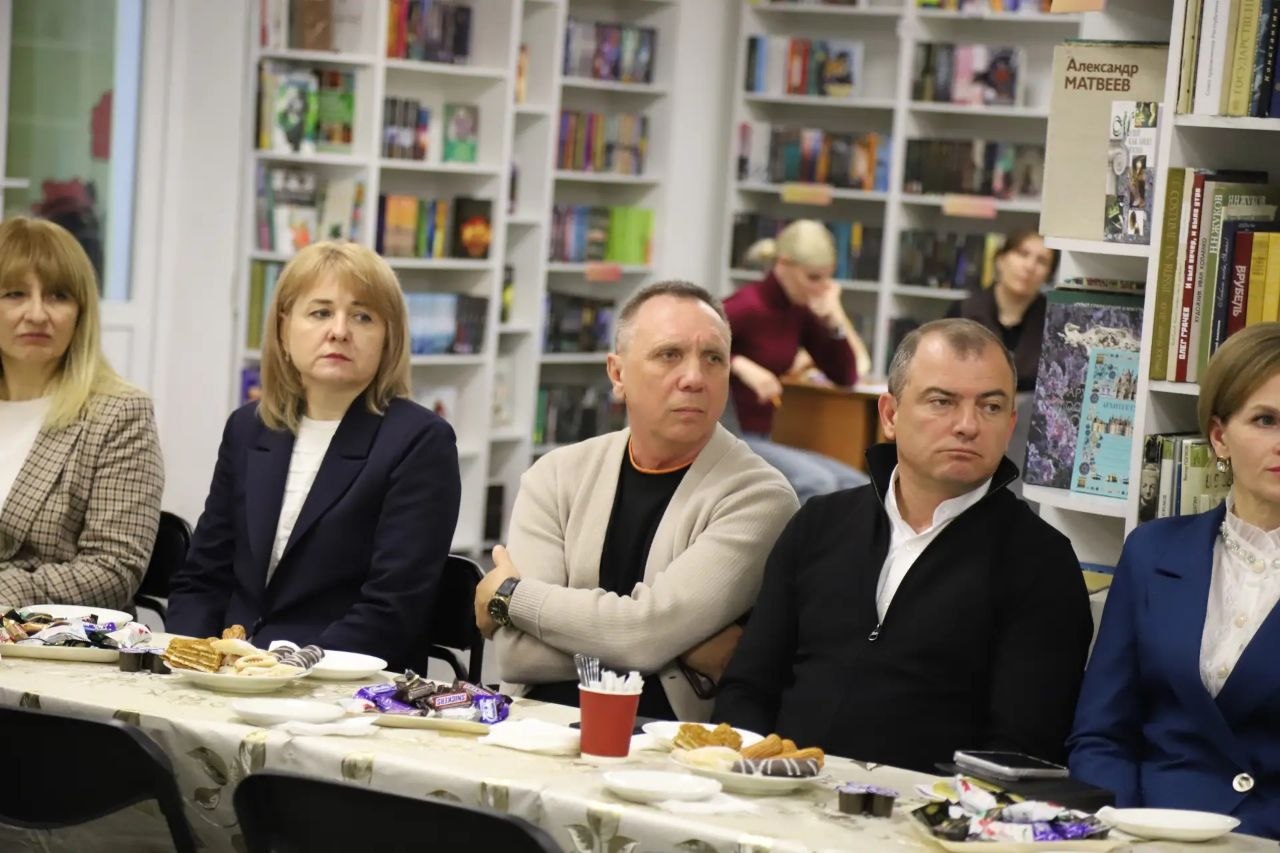 Ольга Урайкина: В центральной районной библиотеке им. А. С. Пушкина состоялась традиционная встреча с родственниками и жёнами участников специальной военной операции Ольга Урайкина: В центральной районной библиотеке им. А. С. Пушкина состоялась традиционная встреча с родственниками и жёнами участников специальной военной операции