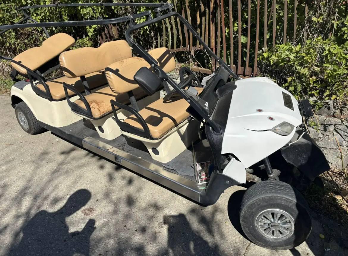 В Ялте подросток перевернул электрокар с туристами: суд накажет отца