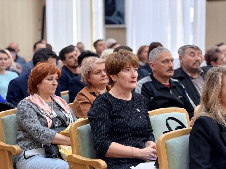 Юрий Нестеренко: Провел рабочую встречу с депутатским корпусом и партийным активом Симферопольского района Юрий Нестеренко: Провел рабочую встречу с депутатским корпусом и партийным активом Симферопольского района