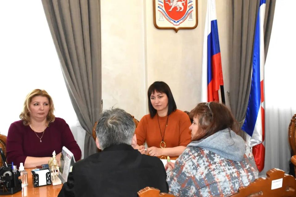 Лариса Кулинич: В ходе прямого межведомственного совещания вырабатывается решение проблемного вопроса граждан Лариса Кулинич: В ходе прямого межведомственного совещания вырабатывается решение проблемного вопроса граждан