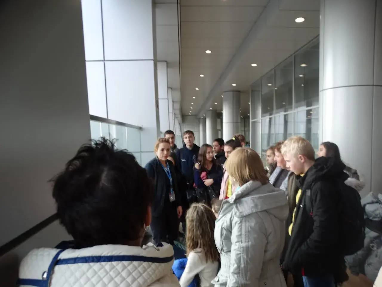 В Симферополе транспортные полицейские провели для школьников экскурсию в аэропорт в рамках «Недели космоса» В Симферополе транспортные полицейские провели для школьников экскурсию в аэропорт в рамках «Недели космоса»