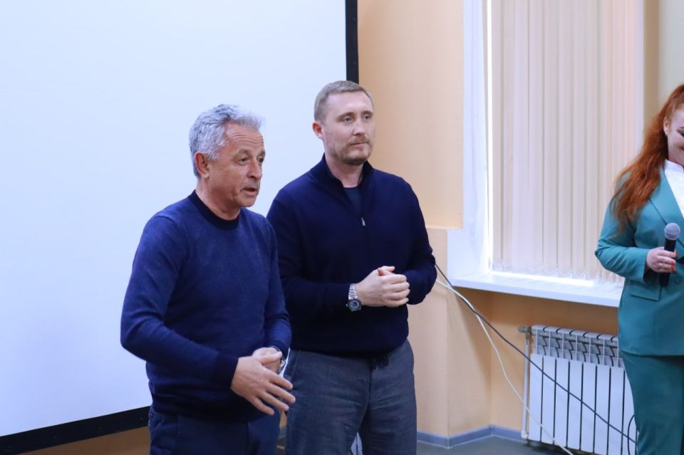 Дмитрий Чумаков: Сегодня в районном Доме культуры в торжественной обстановке наградил победителей, призёров и участников Чемпионата Белогорского района по футболу среди взрослых посвящённый Году защитника Отечества и... Дмитрий Чумаков: Сегодня в районном Доме культуры в торжественной обстановке наградил победителей, призёров и участников Чемпионата Белогорского района по футболу среди взрослых посвящённый Году защитника Отечества и...