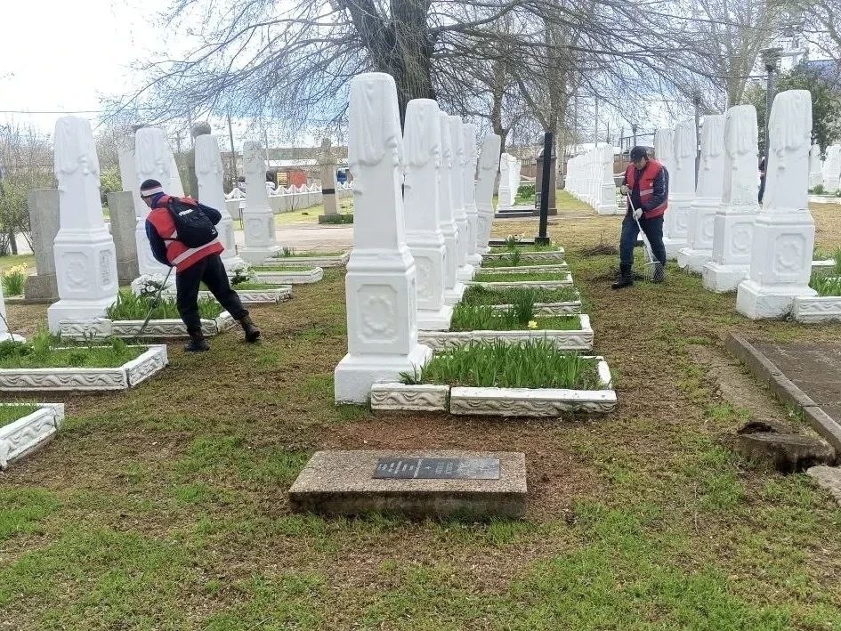 В преддверии знаменательного для Керчи Дня освобождения города от фашистских захватчиков особое внимание уделяется мемориалам и памятным местам, посвященным Великой Отечественной войне