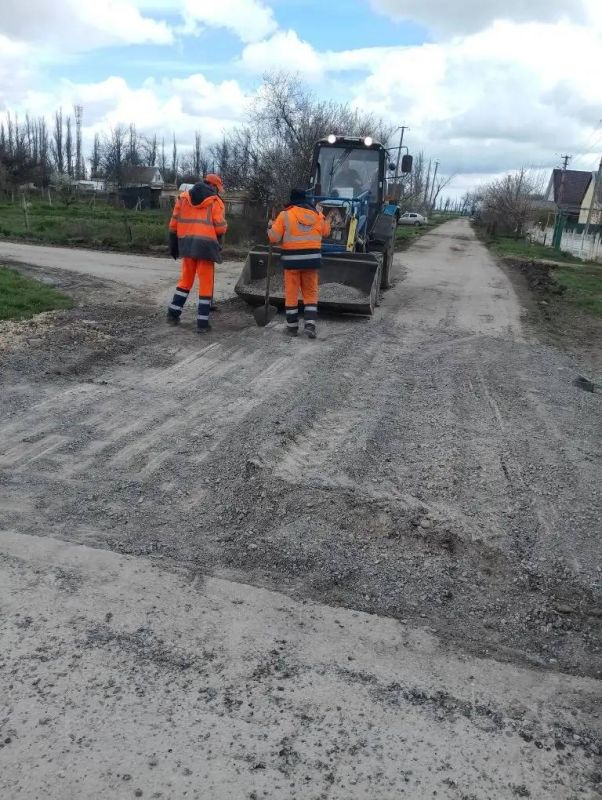 Антон Кравец: Благодаря программам, направленным на улучшение качества автомобильных дорог в нашем районе ведутся работы по ямочному ремонту Антон Кравец: Благодаря программам, направленным на улучшение качества автомобильных дорог в нашем районе ведутся работы по ямочному ремонту
