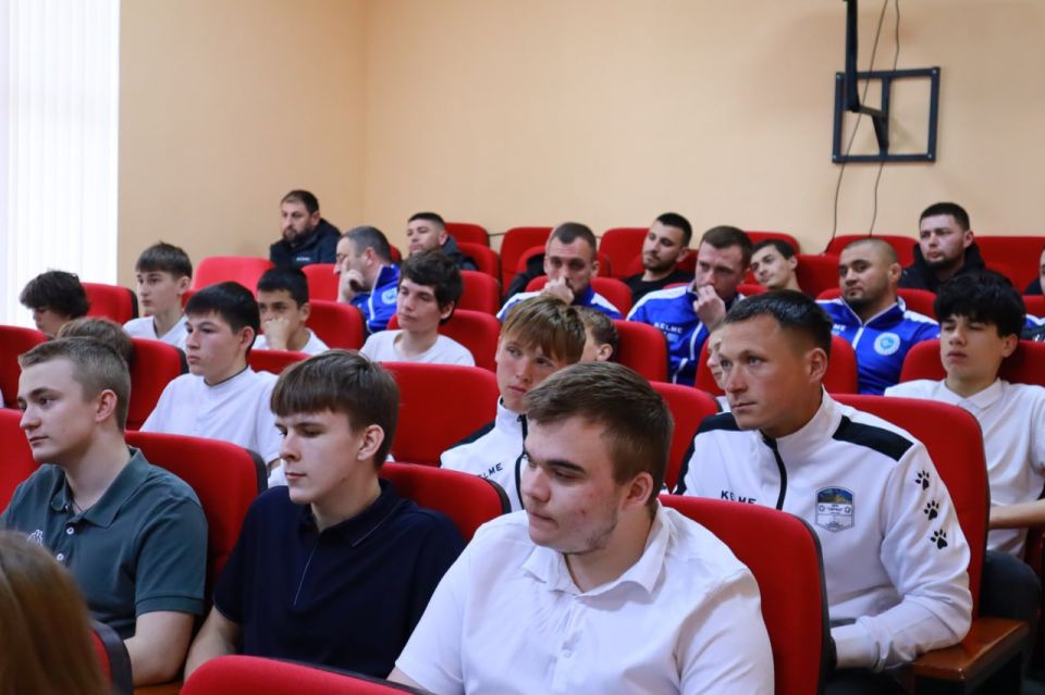 Дмитрий Чумаков: Сегодня в районном Доме культуры в торжественной обстановке наградил победителей, призёров и участников Чемпионата Белогорского района по футболу среди взрослых посвящённый Году защитника Отечества и... Дмитрий Чумаков: Сегодня в районном Доме культуры в торжественной обстановке наградил победителей, призёров и участников Чемпионата Белогорского района по футболу среди взрослых посвящённый Году защитника Отечества и...