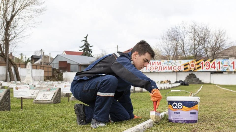 В крымской столице проводится работа по благоустройству военно-мемориальных объектов, расположенных на территории города В крымской столице проводится работа по благоустройству военно-мемориальных объектов, расположенных на территории города