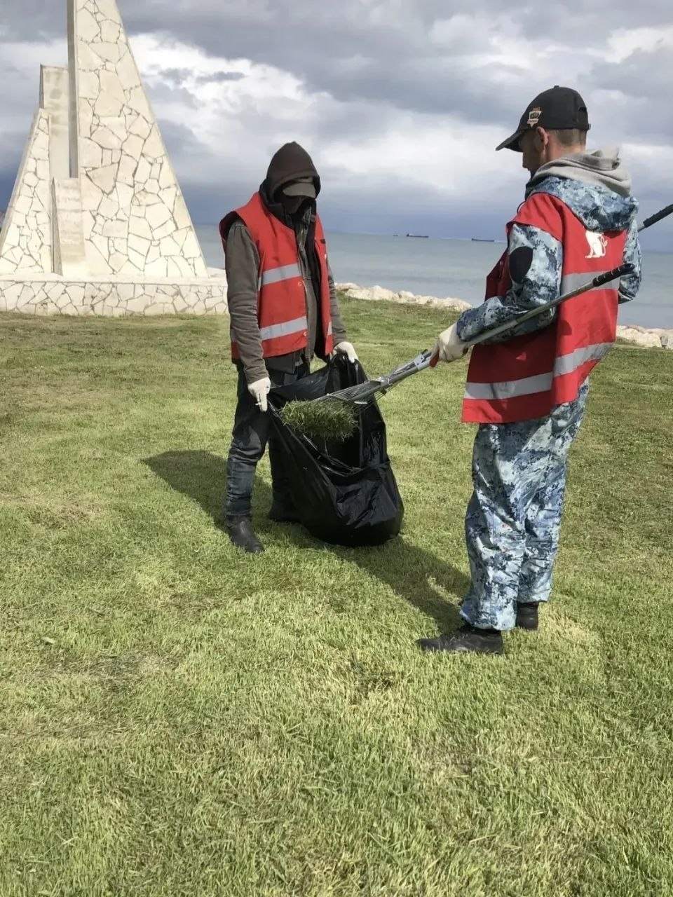 В преддверии знаменательного для Керчи Дня освобождения города от фашистских захватчиков особое внимание уделяется мемориалам и памятным местам, посвященным Великой Отечественной войне В преддверии знаменательного для Керчи Дня освобождения города от фашистских захватчиков особое внимание уделяется мемориалам и памятным местам, посвященным Великой Отечественной войне