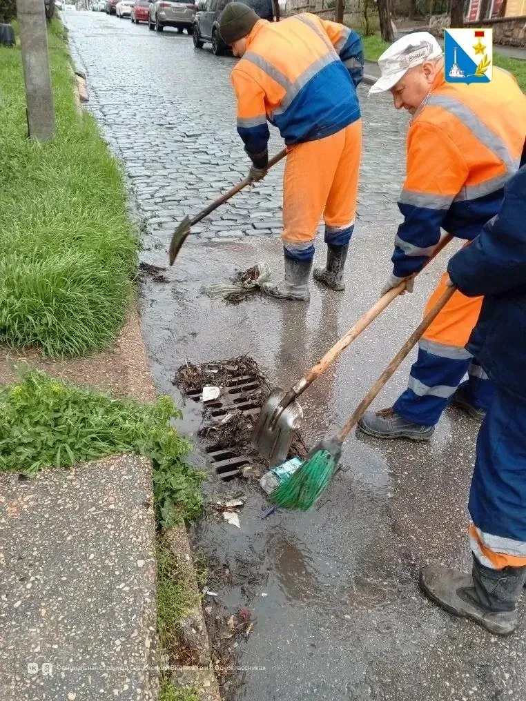 «Водоканал» в усиленном режиме очищает городские ливневки «Водоканал» в усиленном режиме очищает городские ливневки