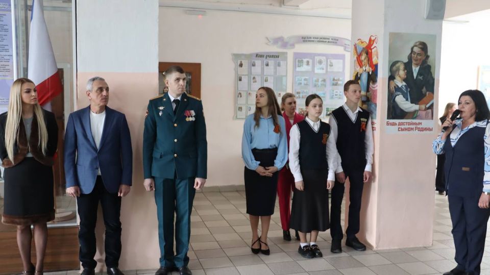 Анастасия Гридчина: Вместе с коллегой Игорем Савутиным посетили торжественное мероприятие в школе №13 им. А. Невского, посвящённое 82-й годовщине освобождения Симферополя Анастасия Гридчина: Вместе с коллегой Игорем Савутиным посетили торжественное мероприятие в школе №13 им. А. Невского, посвящённое 82-й годовщине освобождения Симферополя
