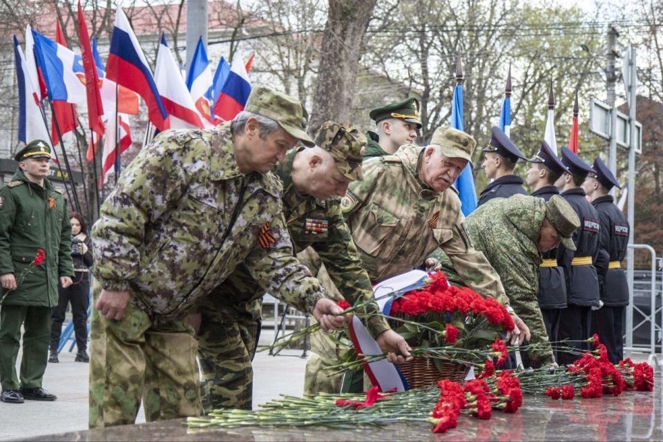 Сегодня, в Международный день освобождения узников фашистских концентрационных лагерей, а также в преддверии 82-й годовщины освобождения Симферополя от немецко-фашистских захватчиков, в городе прошли памятные митинги Сегодня, в Международный день освобождения узников фашистских концентрационных лагерей, а также в преддверии 82-й годовщины освобождения Симферополя от немецко-фашистских захватчиков, в городе прошли памятные митинги