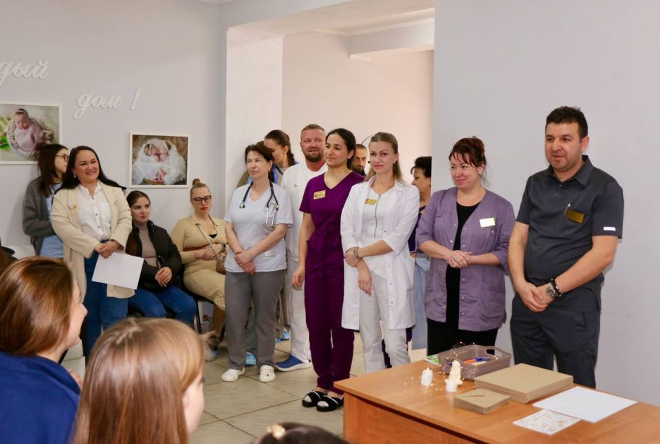 В Ялте сотрудники Госавтоинспекции, совместно с КРБОО «Мамы Ялты» и Ялтинским родильным домом, в честь Дня беременных, организовали и провели тренинг В Ялте сотрудники Госавтоинспекции, совместно с КРБОО «Мамы Ялты» и Ялтинским родильным домом, в честь Дня беременных, организовали и провели тренинг