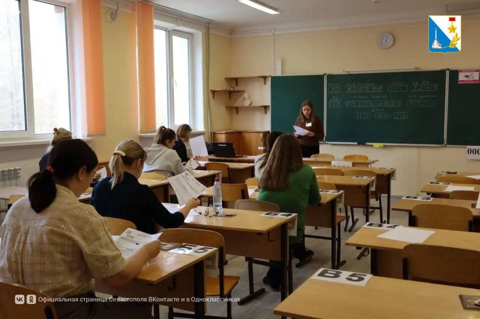 Более 80 севастопольских родителей сдали пробный ЕГЭ в школе № 49 Более 80 севастопольских родителей сдали пробный ЕГЭ в школе № 49