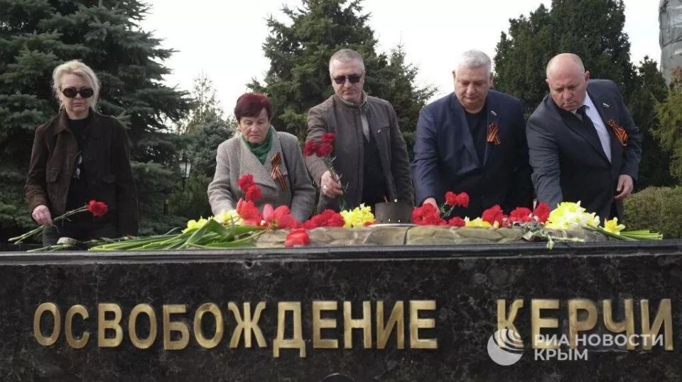 Керчь празднует 82-ю годовщину освобождения от фашистов Керчь празднует 82-ю годовщину освобождения от фашистов