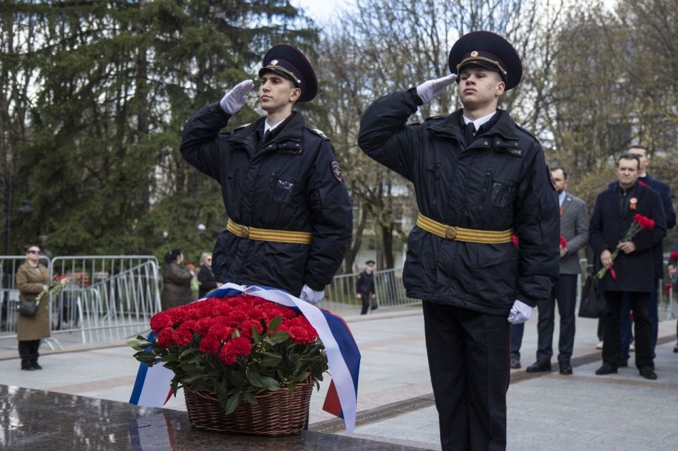Сегодня, в Международный день освобождения узников фашистских концентрационных лагерей, а также в преддверии 82-й годовщины освобождения Симферополя от немецко-фашистских захватчиков, в городе прошли памятные митинги Сегодня, в Международный день освобождения узников фашистских концентрационных лагерей, а также в преддверии 82-й годовщины освобождения Симферополя от немецко-фашистских захватчиков, в городе прошли памятные митинги
