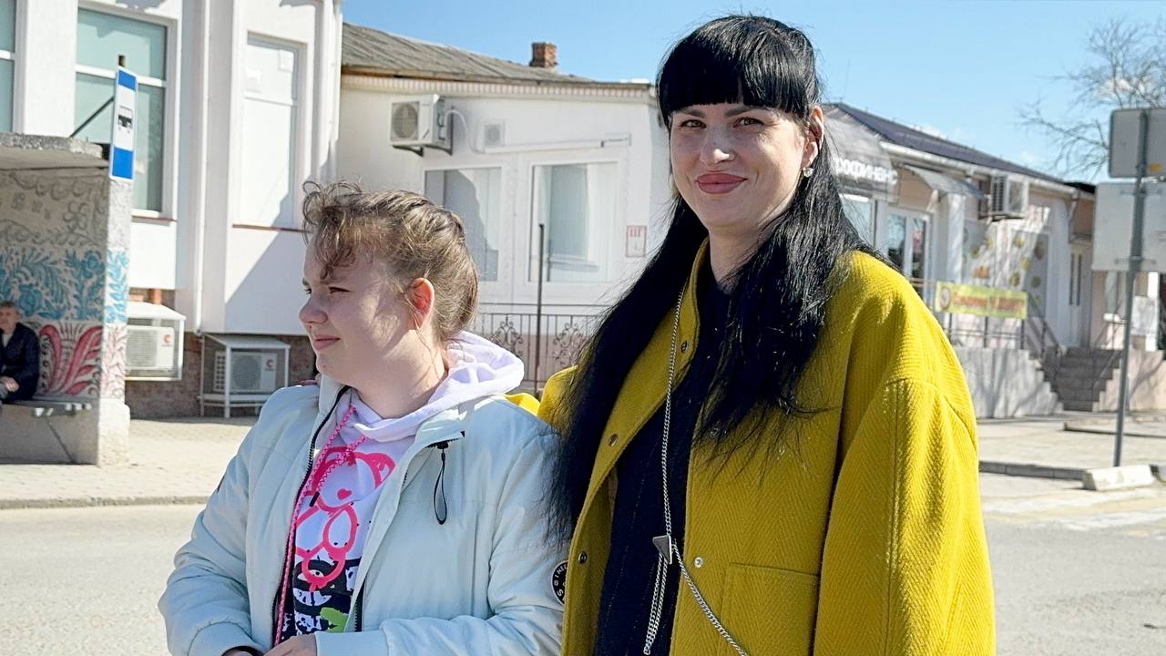 Александр Дудинов: Сегодня, в канун великого праздника Воскресения Христова, жители Черноморского района собрались у храма святых и праведных Захарии и Елисаветы, чтобы по доброй традиции освятить пасхальную еду — ароматные... Александр Дудинов: Сегодня, в канун великого праздника Воскресения Христова, жители Черноморского района собрались у храма святых и праведных Захарии и Елисаветы, чтобы по доброй традиции освятить пасхальную еду — ароматные...