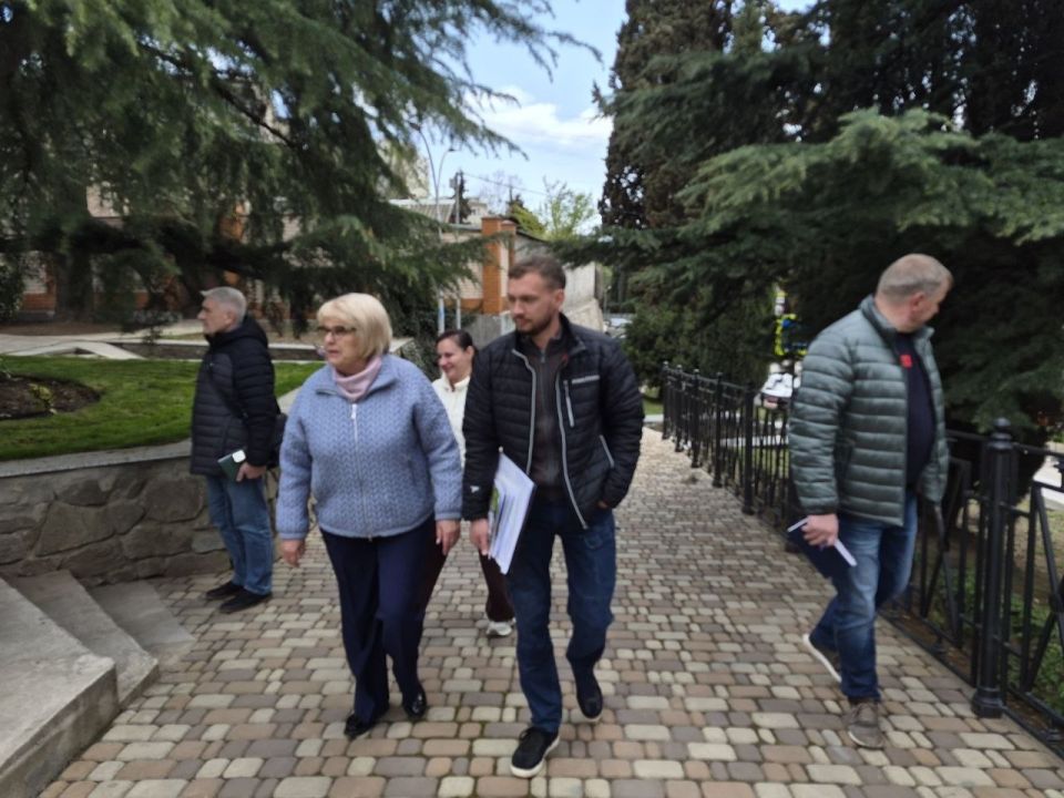 Галина Огнёва: Проверила ход работ по установке Памятника героям Специальной Военной операции в Сквере Победы Галина Огнёва: Проверила ход работ по установке Памятника героям Специальной Военной операции в Сквере Победы