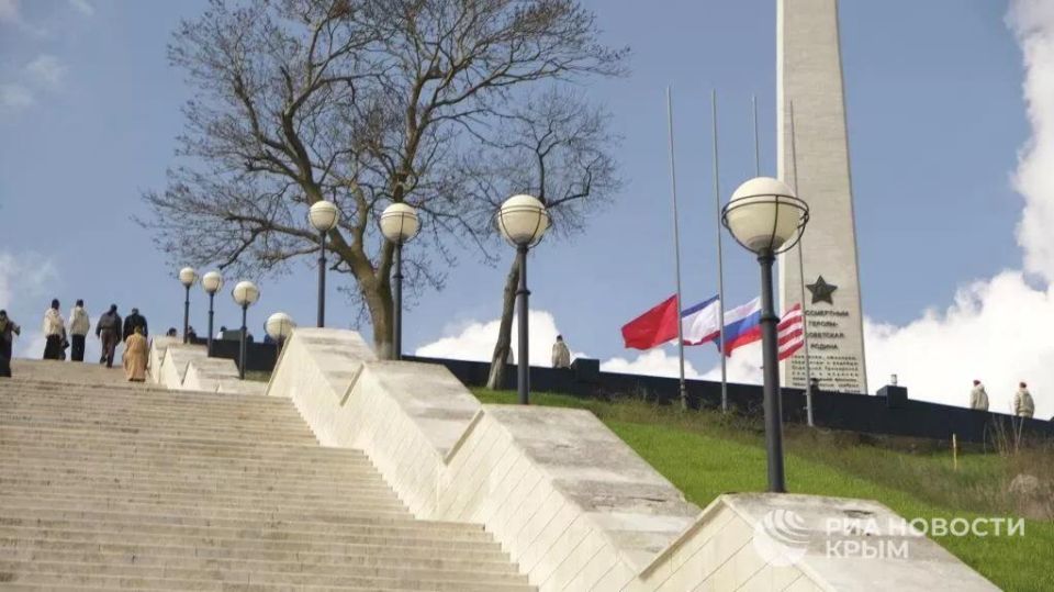 Керчь празднует 82-ю годовщину освобождения от фашистов Керчь празднует 82-ю годовщину освобождения от фашистов