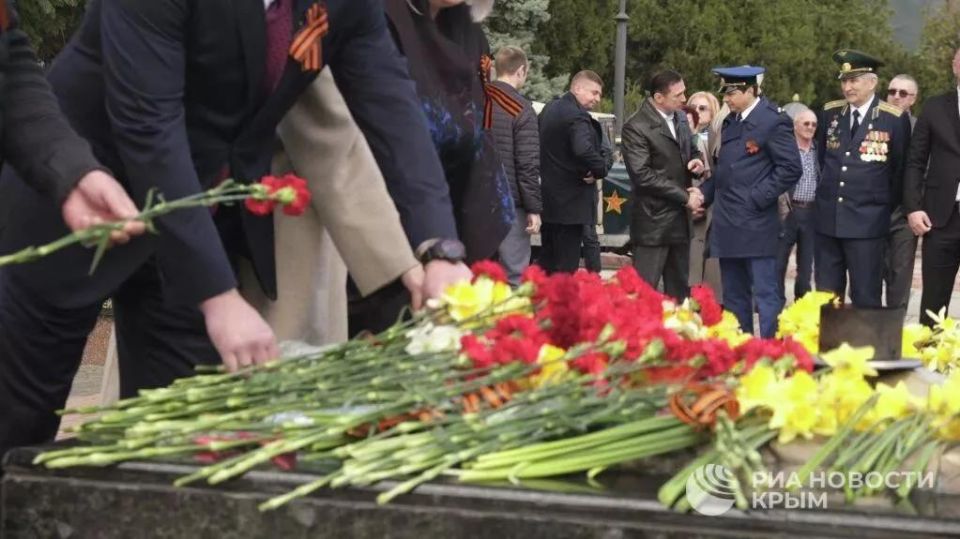Керчь празднует 82-ю годовщину освобождения от фашистов Керчь празднует 82-ю годовщину освобождения от фашистов