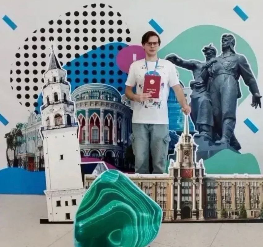 Ученик 10-Б класса МБОУ «Школа-лицей» №3 им.А.С. Макаренко» Кулаченко Артём стал призёром финала Всероссийской Олимпиады школьников по биологии Ученик 10-Б класса МБОУ «Школа-лицей» №3 им.А.С. Макаренко» Кулаченко Артём стал призёром финала Всероссийской Олимпиады школьников по биологии