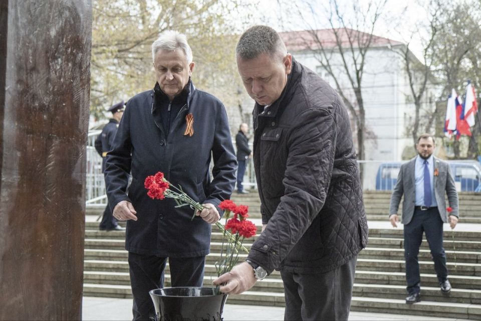 Сегодня, в Международный день освобождения узников фашистских концентрационных лагерей, а также в преддверии 82-й годовщины освобождения Симферополя от немецко-фашистских захватчиков, в городе прошли памятные митинги Сегодня, в Международный день освобождения узников фашистских концентрационных лагерей, а также в преддверии 82-й годовщины освобождения Симферополя от немецко-фашистских захватчиков, в городе прошли памятные митинги