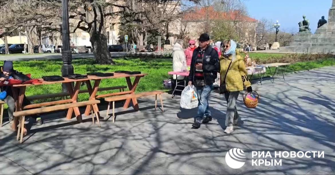 В Севастополе прихожан угощают 200-килограммовой творожной пасхой В Севастополе прихожан угощают 200-килограммовой творожной пасхой