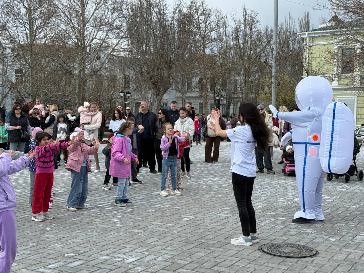 Александр Юрьев: Евпатория отметила День космонавтики ярким мероприятием на Фестивальной площади Александр Юрьев: Евпатория отметила День космонавтики ярким мероприятием на Фестивальной площади