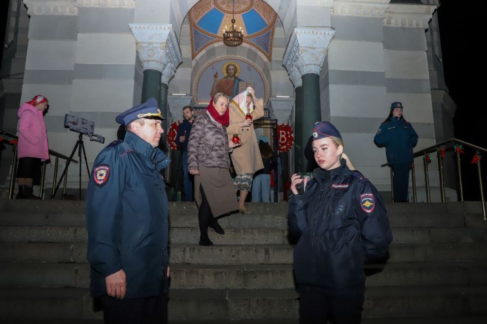 Севастопольские полицейские обеспечили охрану общественного порядка и безопасность граждан во время пасхальных мероприятий Севастопольские полицейские обеспечили охрану общественного порядка и безопасность граждан во время пасхальных мероприятий