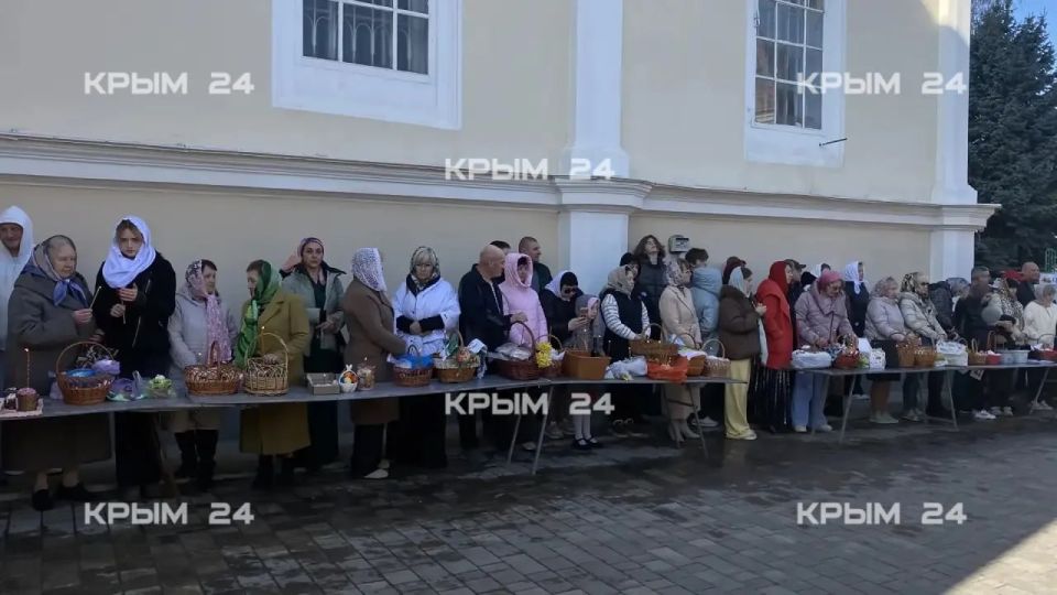 В храмах Крыма проходят пасхальные богослужения В храмах Крыма проходят пасхальные богослужения