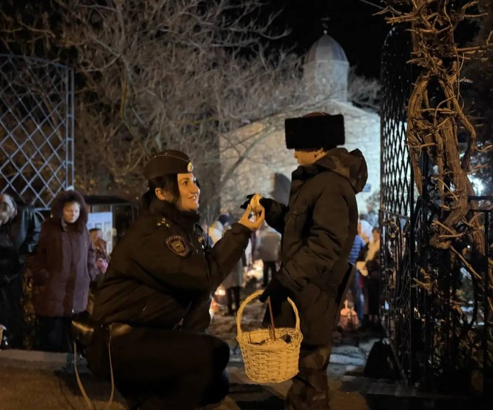 В период Пасхальных богослужений безопасность крымчан в храмах и церквях обеспечивали более 650 сотрудников полиции В период Пасхальных богослужений безопасность крымчан в храмах и церквях обеспечивали более 650 сотрудников полиции