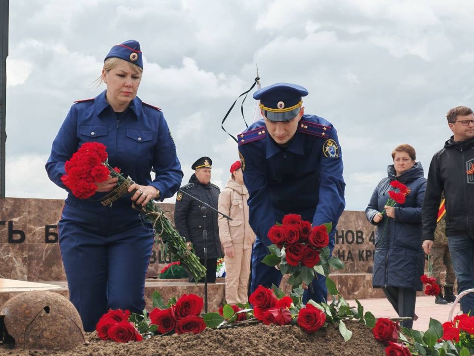 Офицеры СК приняли участие в перезахоронении бойцов Великой Отечественной войны в Кировском районе Офицеры СК приняли участие в перезахоронении бойцов Великой Отечественной войны в Кировском районе