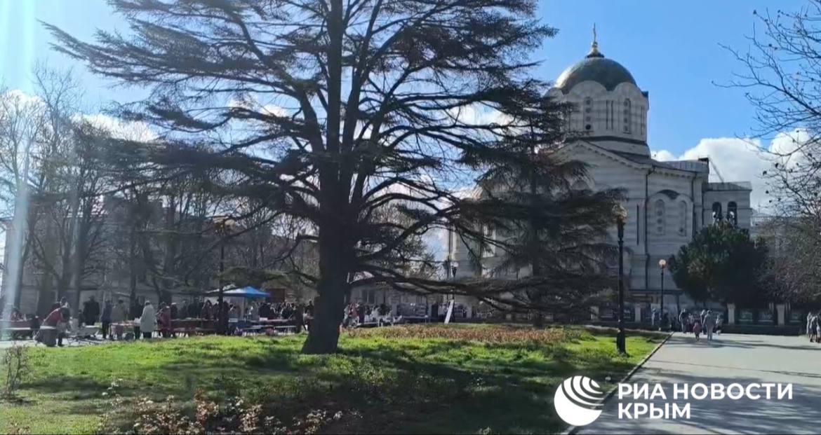 В Севастополе прихожан угощают 200-килограммовой творожной пасхой В Севастополе прихожан угощают 200-килограммовой творожной пасхой