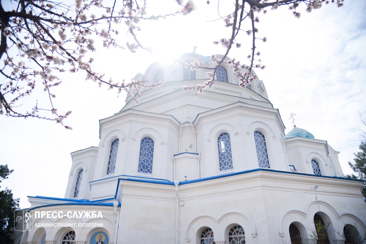 Поздравляем с великим и радостным праздником — Светлым Христовым Воскресением!