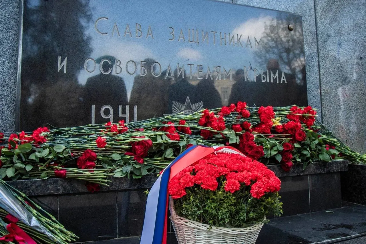 Глава администрации Симферополя Михаил Афанасьев принял участие в торжественных мероприятиях, посвященных Дню освобождения Симферополя от немецко-фашистских захватчиков Глава администрации Симферополя Михаил Афанасьев принял участие в торжественных мероприятиях, посвященных Дню освобождения Симферополя от немецко-фашистских захватчиков